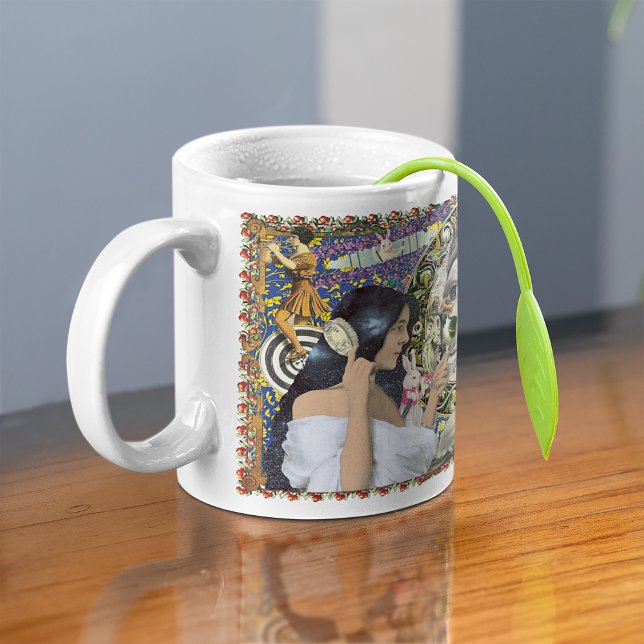 Taza De Café Collage Mug Antiquario Imaginarium (Mug with tea on table)
