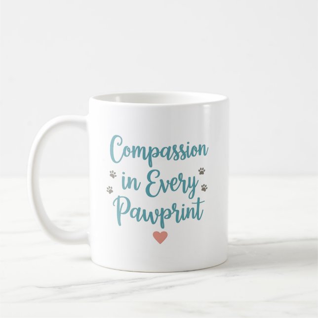 Taza De Café Compasión en Cada Huella de Pata – Técnico Veterin (Izquierda)