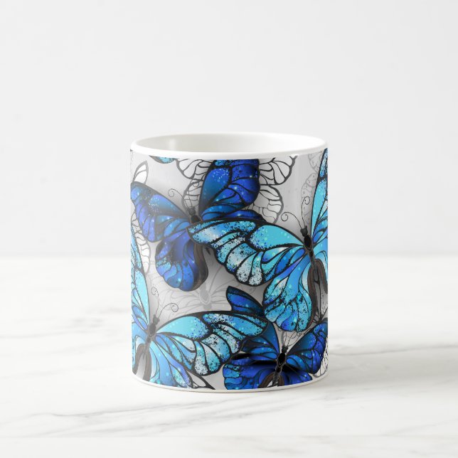 Taza De Café Composición de mariposas blancas y azules (Centro)