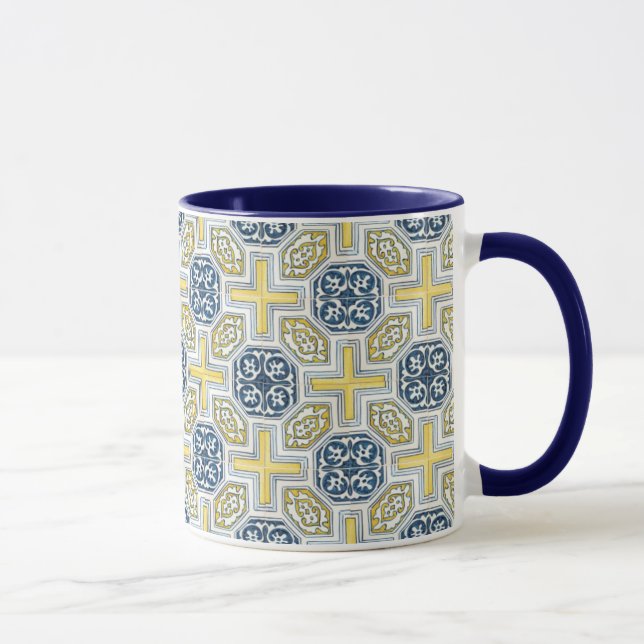 Taza de café con baldosas falsas geométricas azule (Derecha)