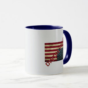 Taza de café con bandera estadounidense en señal d
