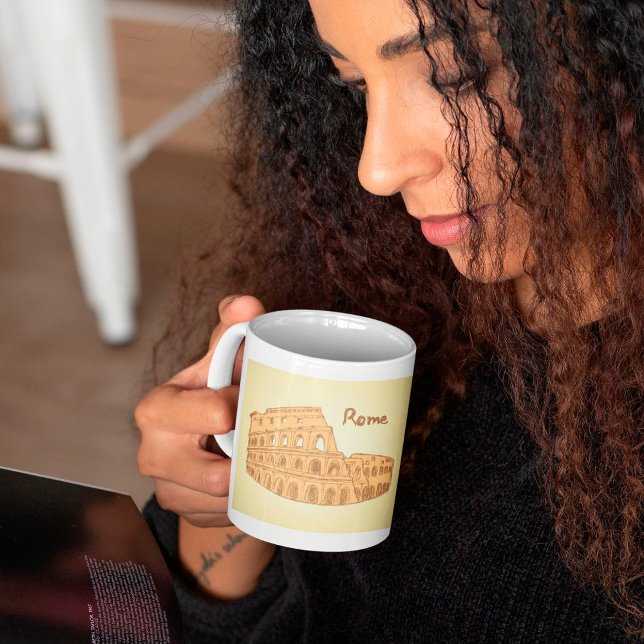 Taza de café con boceto del Coliseo de Roma (Subido por el creador)