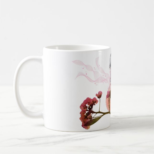 Taza de café con botella de perfume rosa y flores  (Izquierda)