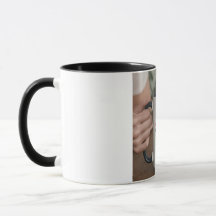 taza de café con café de texto créanlo