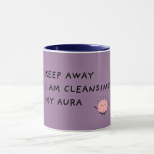 Taza de café con cita divertida y vibraciones rela