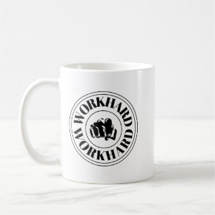 Taza de café con cita motivacional para trabajar d