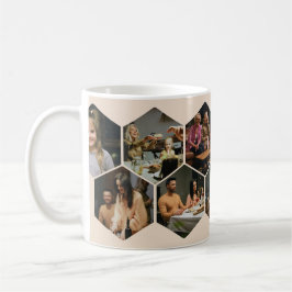 Taza de café con collage de fotos geométrico en fo