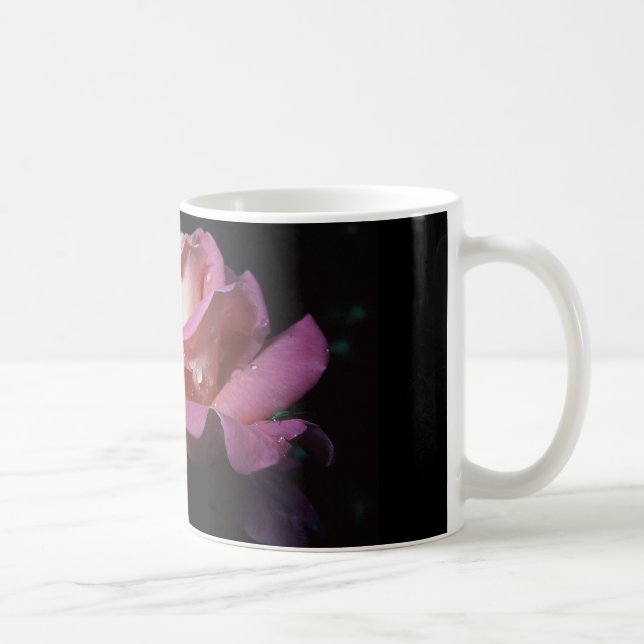 taza de café con color de rosa rosado (Derecha)