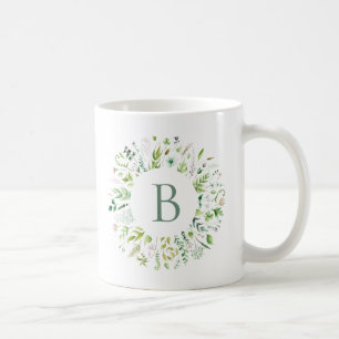 Taza de café con corona de hojas verdes