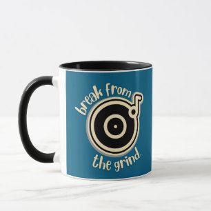 Taza de café con disco de vinilo