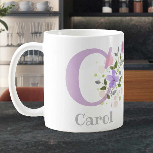Taza de café con diseño floral con nombre e inicia