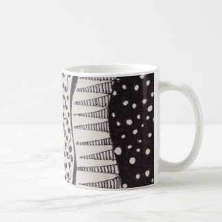 Taza de café con el dibujo blanco y negro