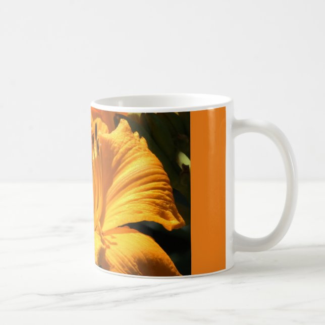 taza de café con el lirio amarillo (Derecha)