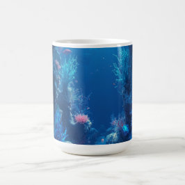 Taza de café con escena submarina de vibrante arre