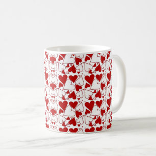 Taza de café con estampado de corazones rojos y bl