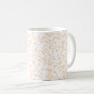 Taza de café con estampado de hoja beige