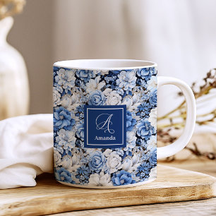 Taza de café con flores azules chic con nombre per