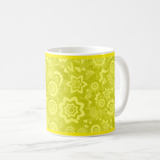 Taza de café con fondo floral amarillo soleado (Anverso derecho)
