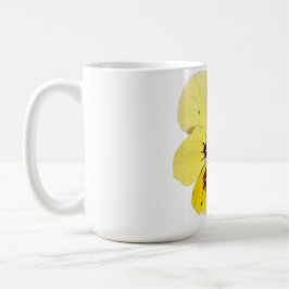 Taza de café con foto de flor de pensamiento amari