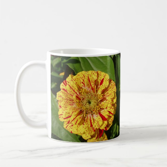 Taza de café con hermosa flor (Izquierda)