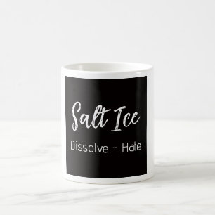 Taza de café con hielo salado