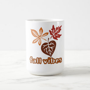 Taza de café con hojas de otoño y vibraciones de o