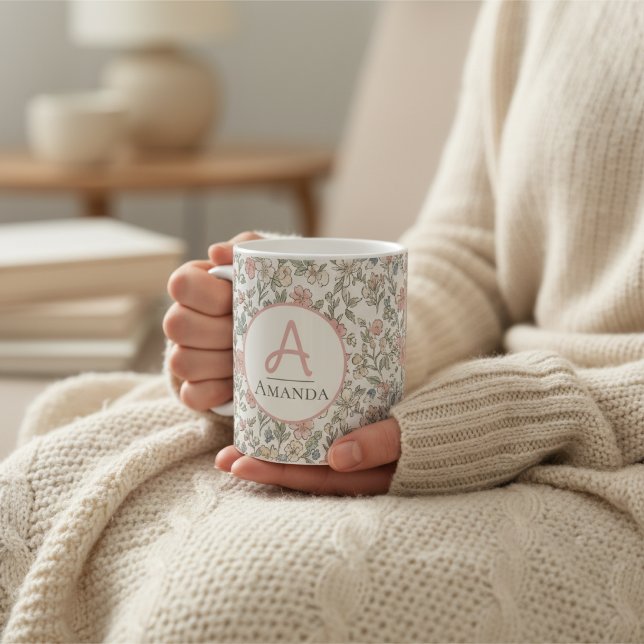 Taza de café con inicial de nombre de flores paste (Vintage Pastel Flower Initial Name Coffee Cup)