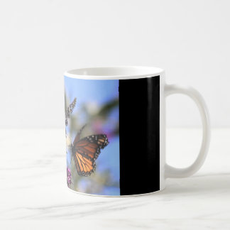 taza de café con la alegría de la mariposa…