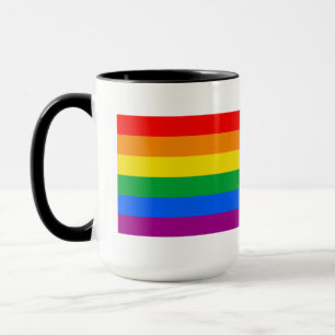 Taza de café con la bandera tradicional del Orgull