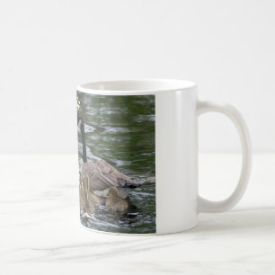 taza de café con la familia de gansos