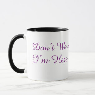 Taza de café con la frase minimalista en letra cur
