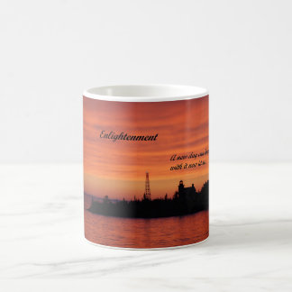 Taza de café con la imagen de la casa ligera en la