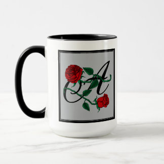 Taza de café con la letra inicial A con rosas roja