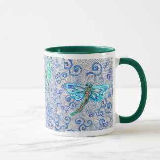 Taza de café con las libélulas