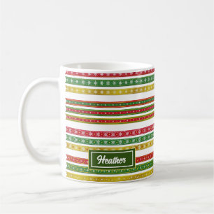 Taza de café con líneas navideñas de patrón