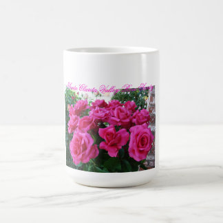 Taza de café con los rosas rosados
