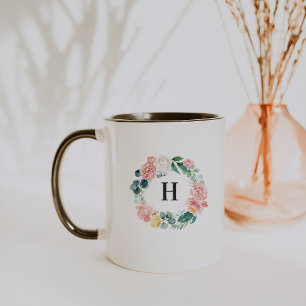 Taza de café con monograma de corona floral sonroj