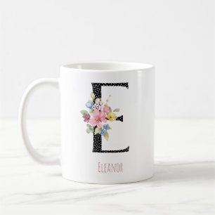 Taza de café con monograma floral E en lunares neg
