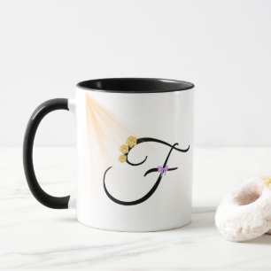 Taza de café con monograma letra F
