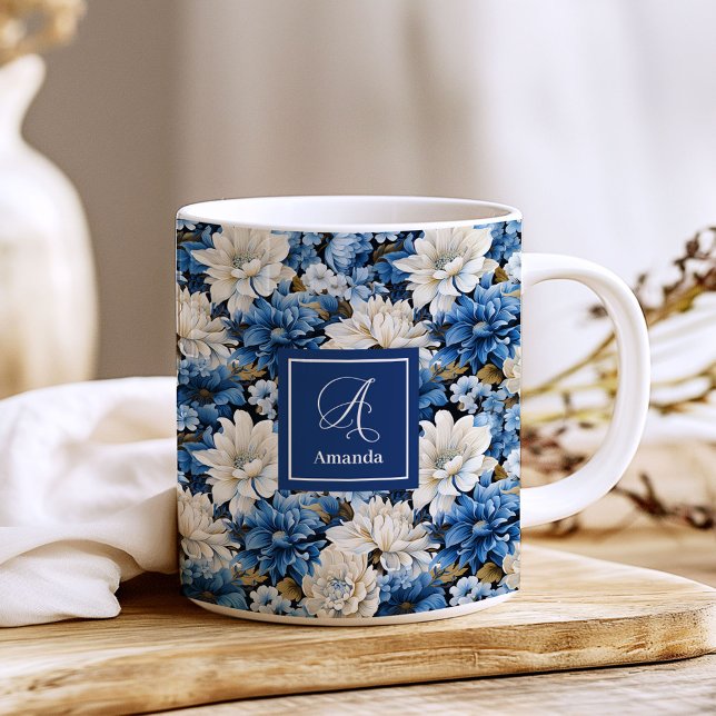 Taza de café con nombre personalizado Flores de ma (Glam Blue Ivory Flowers Custom Name Coffee Mug)