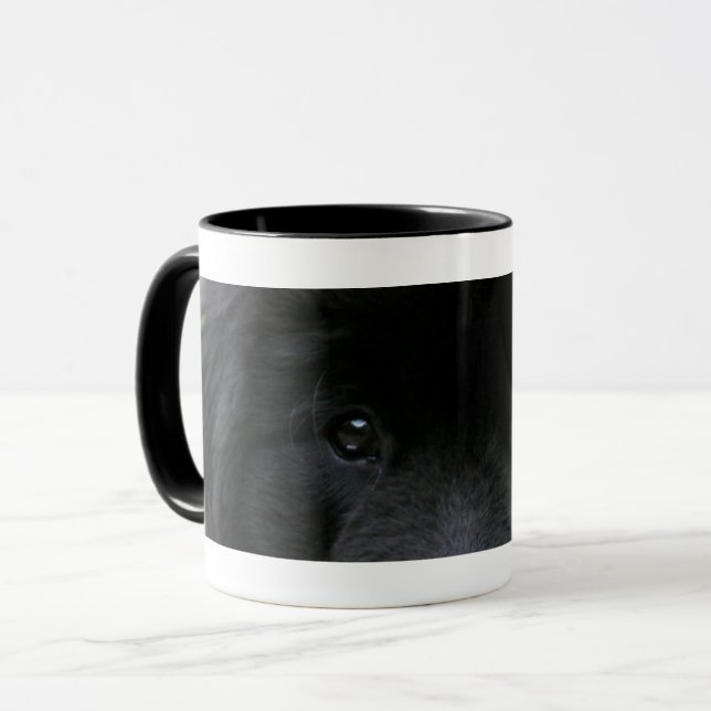 Taza de café con ojos de perro negro (Anverso izquierdo)