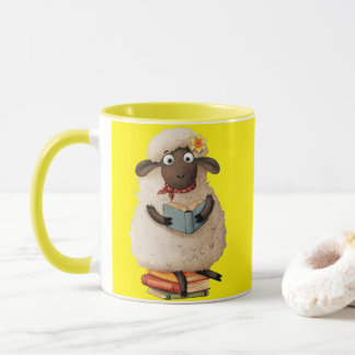 Taza de café con oveja leyendo acogedora – Animali