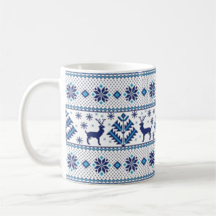 Taza de café con patrón de adorno folclórico de co