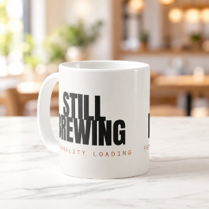 Taza de café con personalidad aún cargando