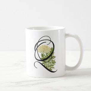 Taza de café con Q inicial, encaje de la Reina Ana