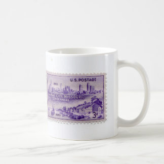 Taza de café con sello postal antiguo
