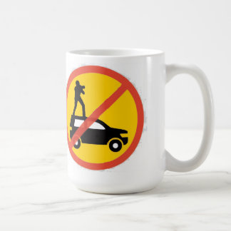 Taza de café con signo euro sin techo
