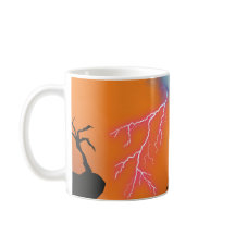 Taza de café con silueta de castillo espeluznante