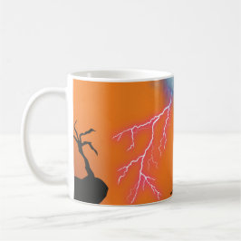 Taza de café con silueta de castillo espeluznante