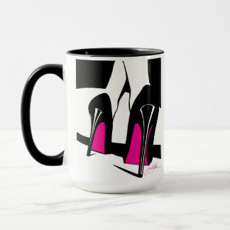taza de café con tacones altos